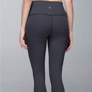 Lululemon Wunder Under diamond dot leggings size 8